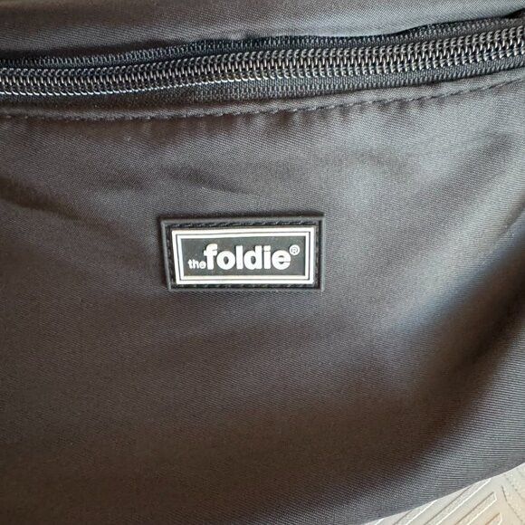 Foldie Crossbody Bag NWT Fanny Pack BLACK Nylon Travel RFID Black - Picture 9 of 10